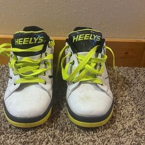 Heelys Kids White and Black Sneakers with Neon Yellow Laces